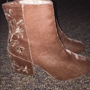 Kenneth Cole velvet heels